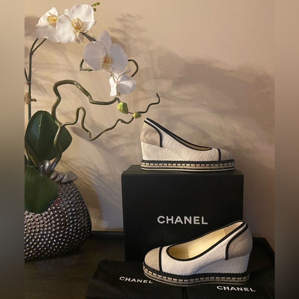 CHANEL White/Black Fabric CC Wedge Pumps Size 37EUR. Worn once